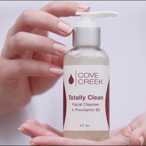 TOTALLY CLEAN FACIAL CLEANSER + PROVITAMIN B5